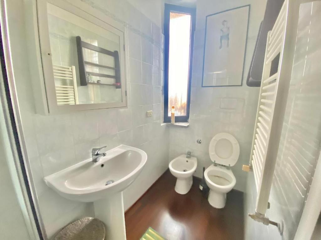 Grazioso Appartamento Nel Cuore Del Tran Tran Di Milano, Perfetto Per Amici E Famiglie, Vicino A Metropolitana Exterior photo